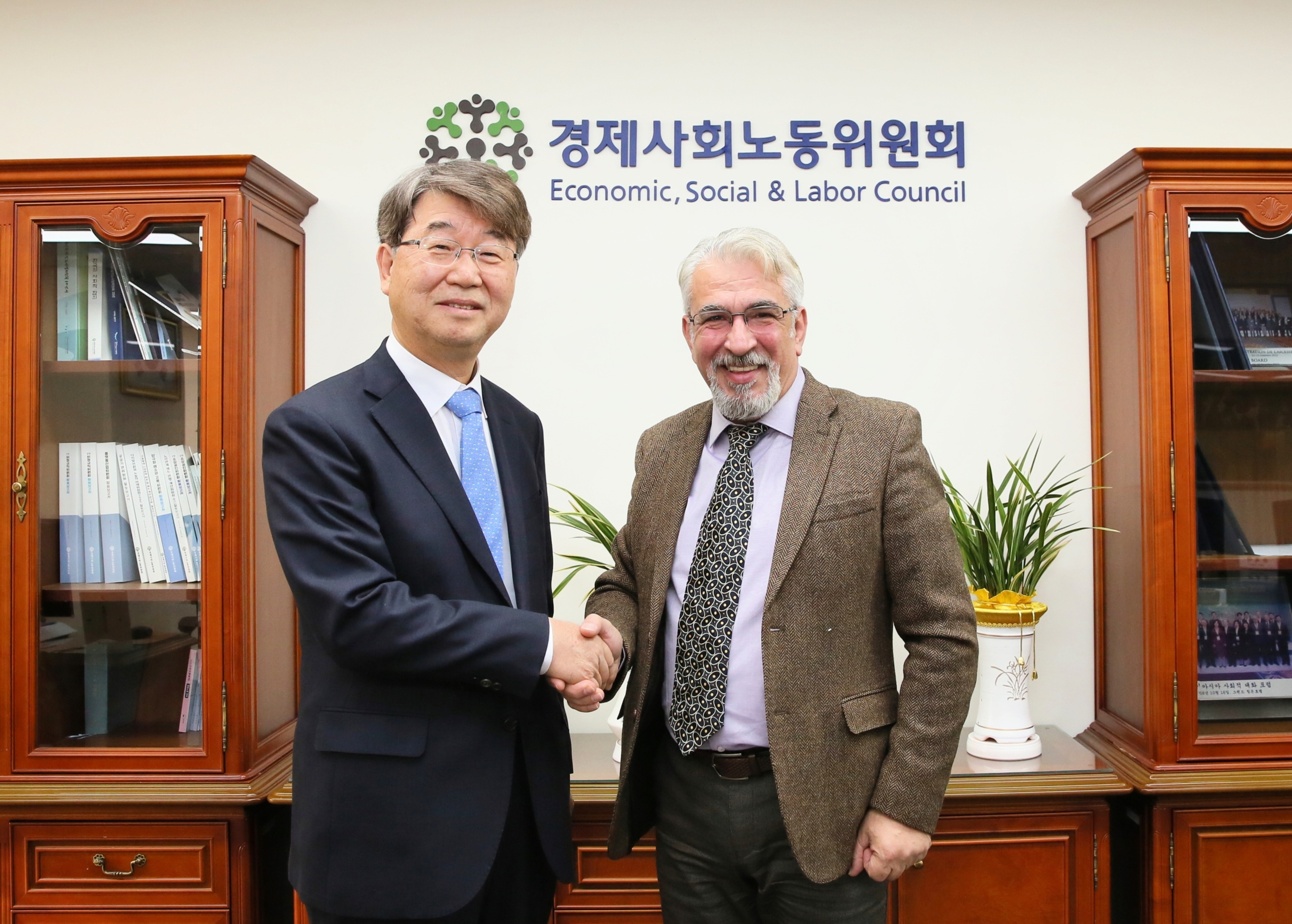 Chairman Kim Ji-hyung meets with the Secretary General of the AICESIS