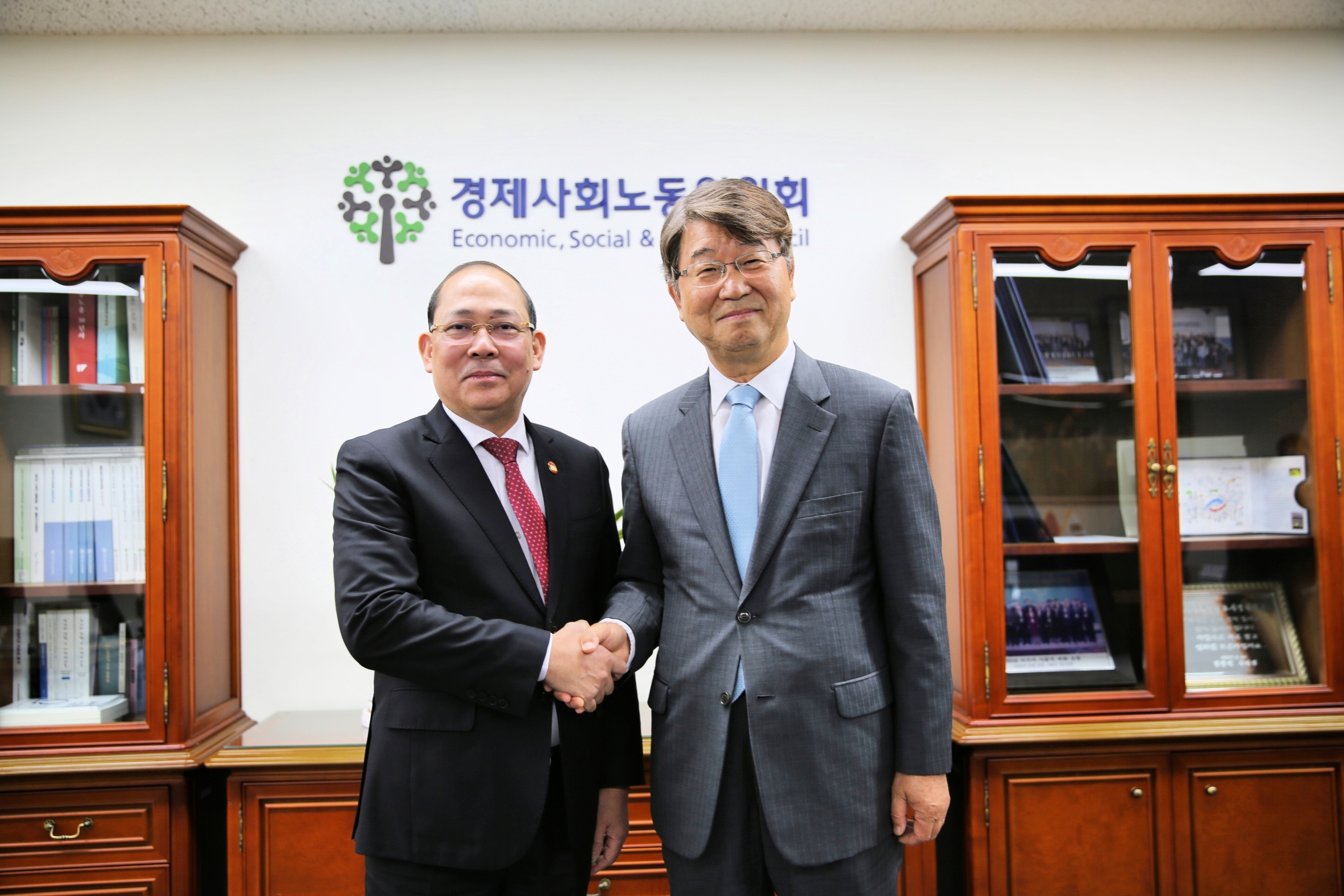ESLC and Vietnam Fatherland Front Discuss Bilateral Social Dialogue and Cooperation